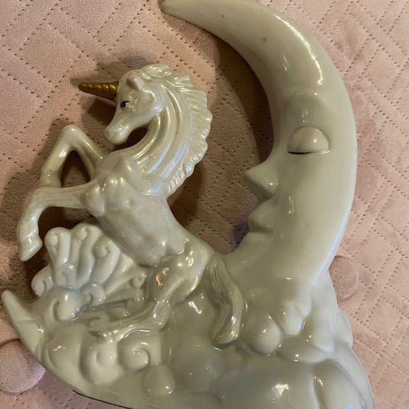 Vintage 1980’s white reflective ceramic unicorn & sleepy moon ornament - Picture 2 of 7